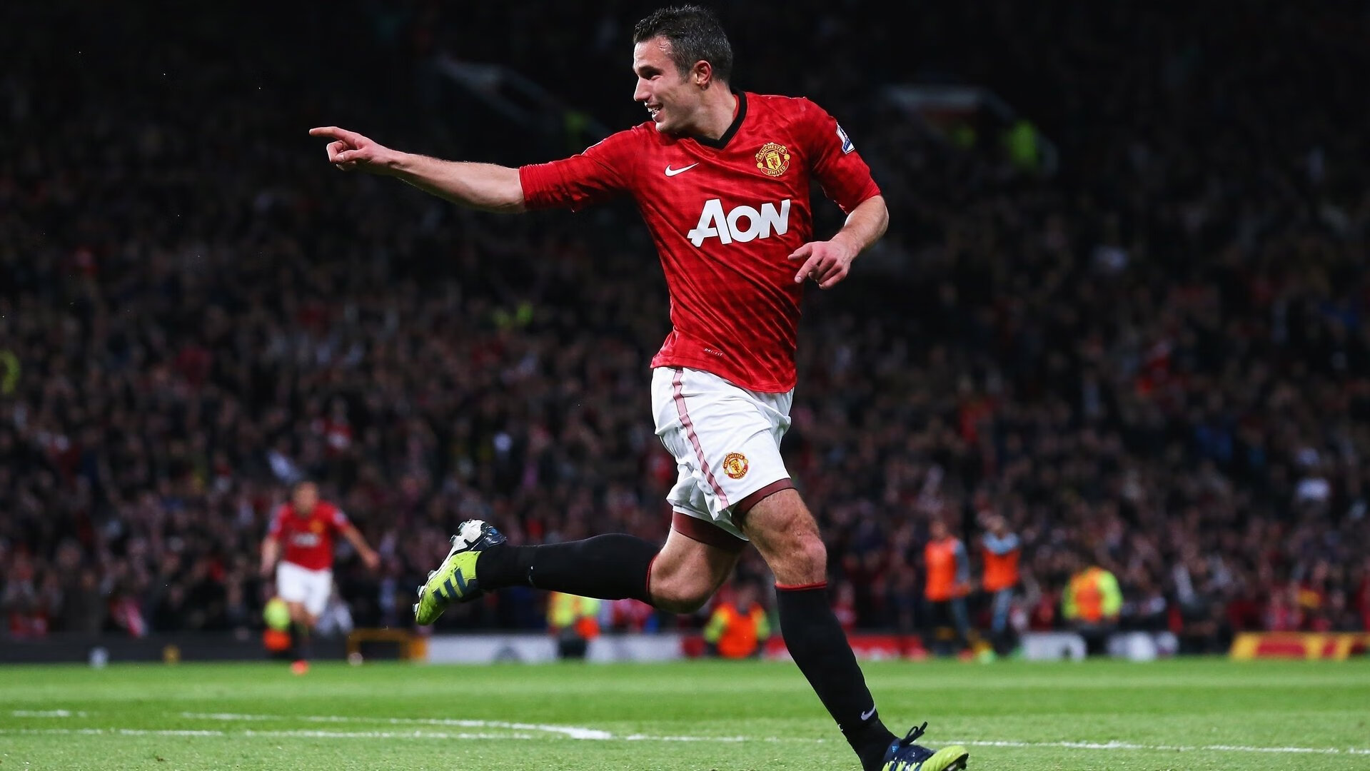 萨默·麦金托什蝶泳实力引领赛场，麦金托什游泳